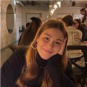 Hace 5 años enseño italiano (nativa) y ingles (C1 certificado) a niños y adultos durante mi grado e Comunicación